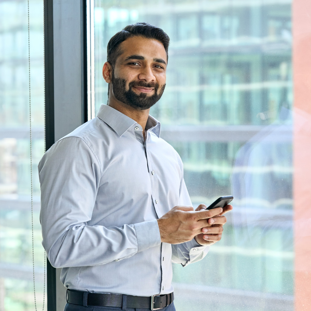 AI Coaching vs Human Coaching: What the Best Fit for Growth?
