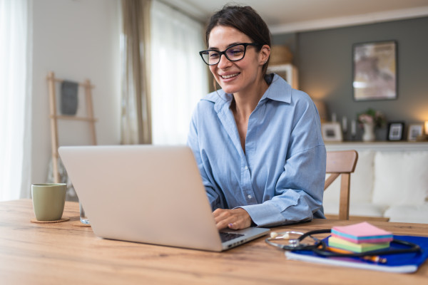 Scaling Engagement and Retention: How Digital Coaching Platforms Give Companies a Competitive Edge